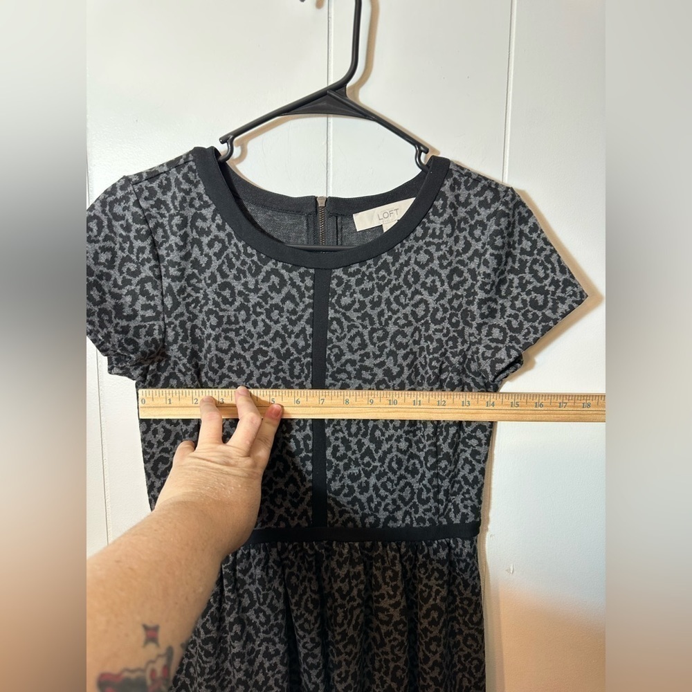 Loft Women’s Gray Leopard Print Dress Size 0 - Picture 8 of 10